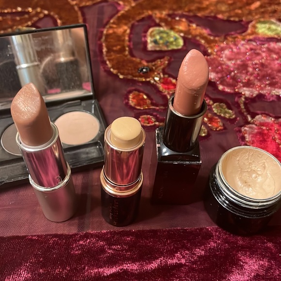 Lot of Makeup 8 - Picture 5 of 7